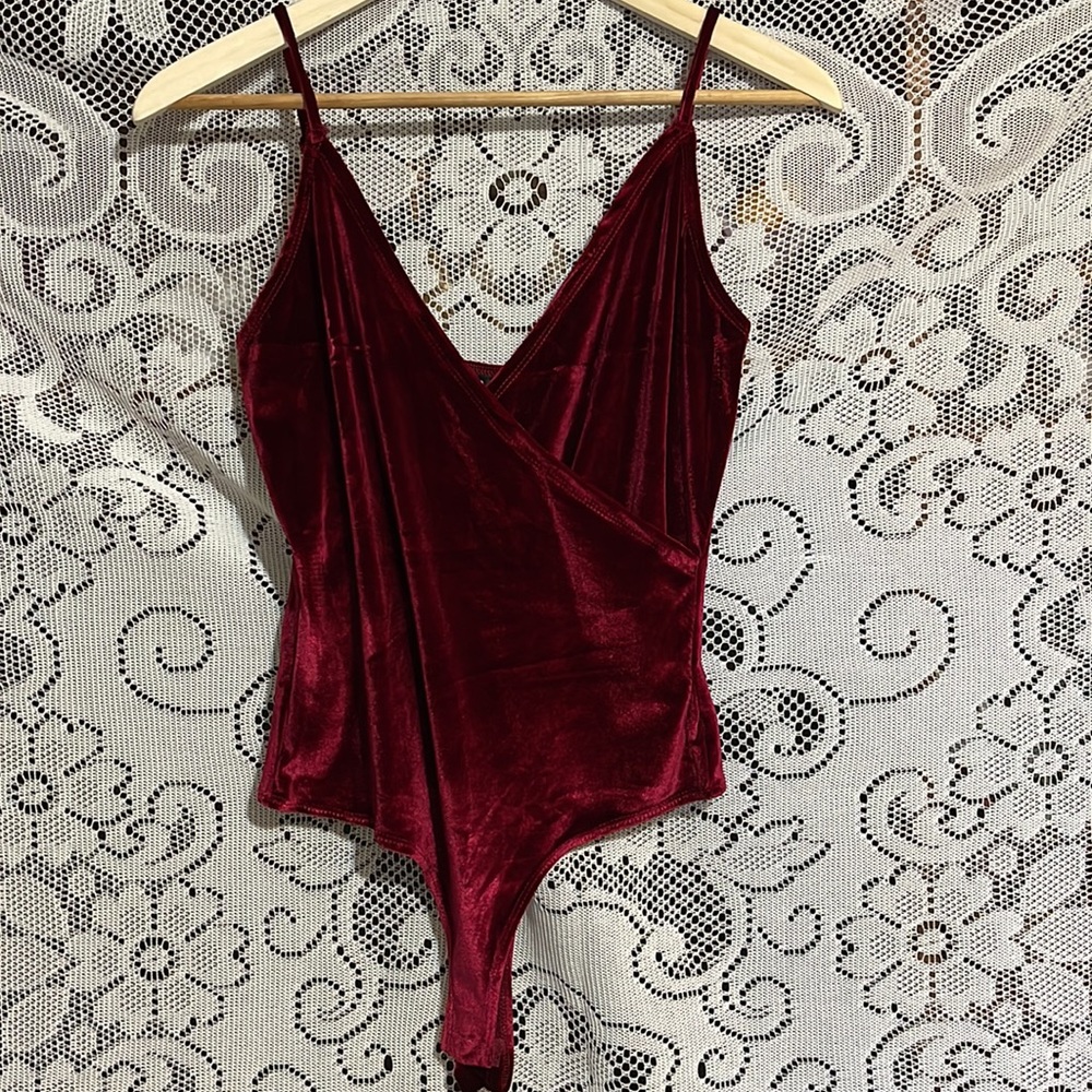 🎲 NWT Velvet faux wrap bodysuit